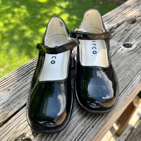 Circo Other - Circo Mary Jane Shoes Lyndsay 9.5 Black Patent‎ Dressy Preppy kids